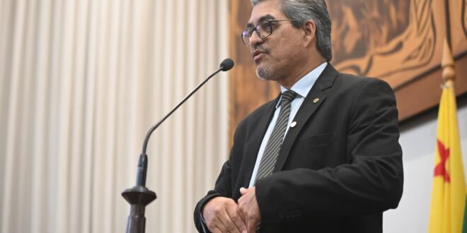 Edvaldo Magalhães defende a volta da tabela da Educação ao apoiar Movimento dos Cabeças Brancas