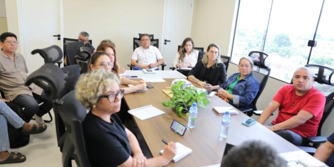 Medida fundamental: Educação do Acre discute implementação de serviços de psicologia nas escolas
