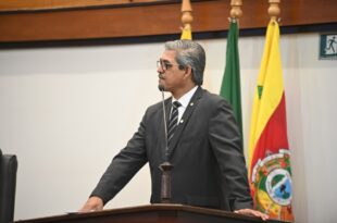 Edvaldo Magalhães denuncia situação precária de escola indígena em Feijó: “Ela é pior do que a que apareceu no Fantástico”
