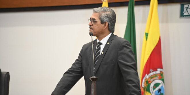 Edvaldo Magalhães denuncia situação precária de escola indígena em Feijó: “Ela é pior do que a que apareceu no Fantástico”