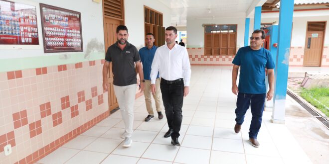 Nicolau Jr visita escola, anuncia programa e estreita parcerias no Abunã