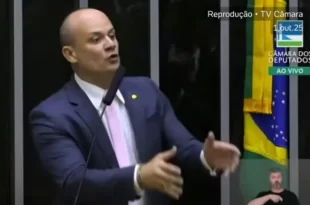 Aprenda a votar ou se lasque: deputado bolsonarista reclama do preço do iPhone ao atacar isenção de IR