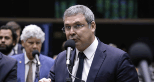Lindbergh aciona PGR contra Michelle Bolsonaro por irregularidades no Programa Pátria Voluntária