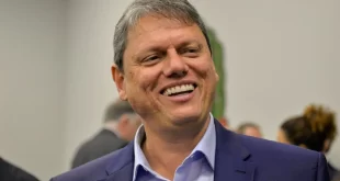 Típico: “Quando for Coca-Cola, eu me preocupo”, diz Tarcísio de Freitas sobre bebidas com metanol