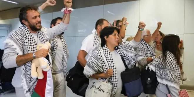 Brasileiros sequestrados por Israel chegam ao Brasil