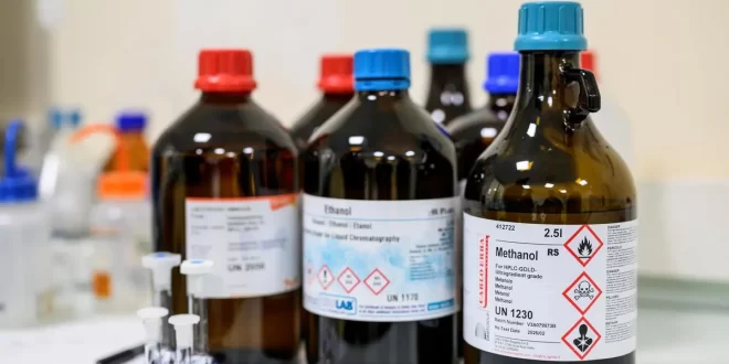 Polícia encontra metanol puro em bebidas adulteradas