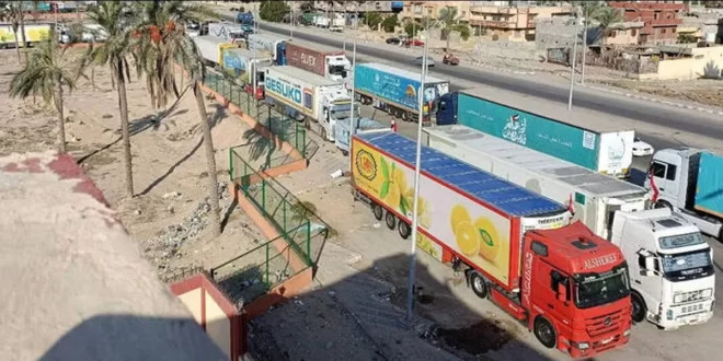 Caminhões com ajuda humanitária entram em Gaza após cessar-fogo