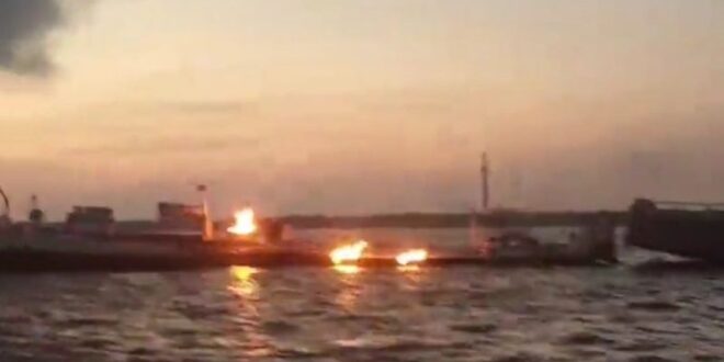 Piratas atacam balsas para roubar combustíveis no Rio Amazonas e provocam incêndio