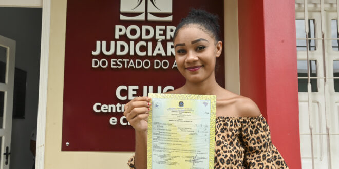 Menina registrada como homem consegue corrigir certidão de nascimentos 22 anos depois