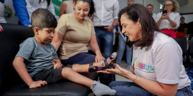 Governadora em exercício, Mailza Assis entrega próteses e órteses na Oficina Ortopédica do Into