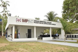 Prefeito do Bujari dá uma de Silvio Santos, joga dinheiro para a plateia e é denunciado pelo MPAC
