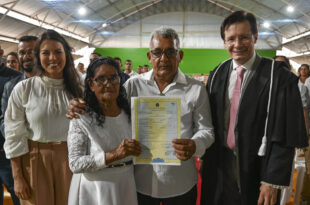 Casal de Porto Walter oficializa união após 31 anos juntos, em casamento coletivo