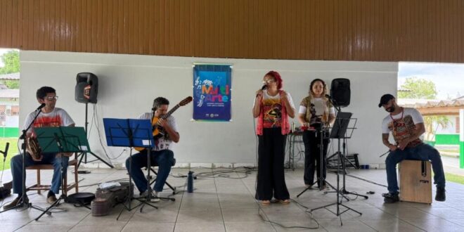 Espetáculo Tons da Resistência celebra cultura afrodescendente e fortalece política de educação antirracista na Escola Serafim da Silva Salgado