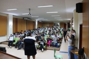 Mais que cinema: Projeto realiza 53 sessões com debates e estimula o pensamento crítico de 4,6 mil estudantes no Acre