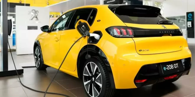 Compare a vida média de um carro elétrico com a de um comum