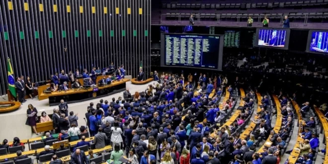 Escândalo: empresas escrevem leis no lugar de deputados, revela investigação