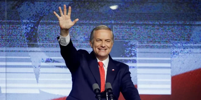 Eleição presidencial no Chile vai para o 2º turno com vantagem para a extrema direita