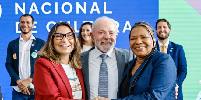 Lula lança Plano Nacional da Cultura