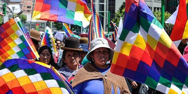 Novo governo boliviano manda mensagem anti-indígena e é criticado por se aproximar dos EUA: ‘Tentativa de criminalizar uma região’