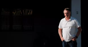 Bolsonaro é preso preventivamente e levado para a sede da Polícia Federal