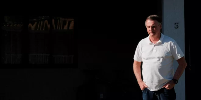 Bolsonaro é preso preventivamente e levado para a sede da Polícia Federal