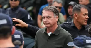 Moraes determinou prisão de Bolsonaro sem algemas e exposição midiática