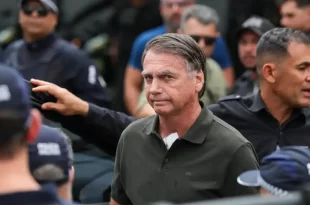 Moraes determinou prisão de Bolsonaro sem algemas e exposição midiática