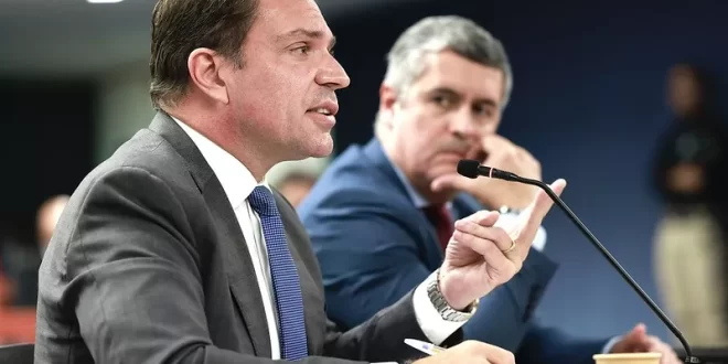 PF pode incluir Ramagem na lista vermelha da Interpol