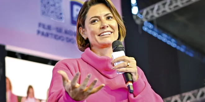 Michelle não estava em casa às seis da manhã, hora da prisão de Bolsonaro