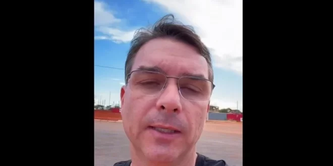 Flávio Bolsonaro motivou a prisão de Jair