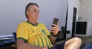 Bolsonaro rompeu tornozeleira à meia-noite