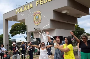 Basta juntar os pontos para concluir que Bolsonaro fugiria para a embaixada dos EUA