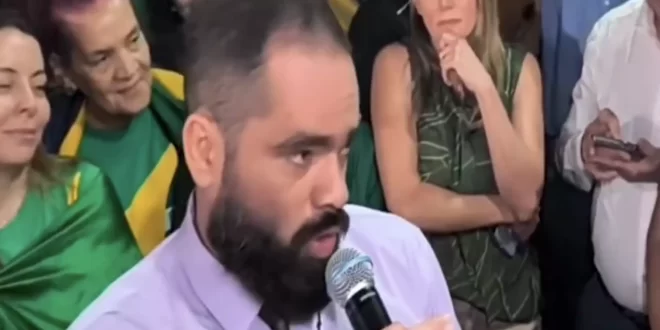 Evangélico agredido por bolsonaristas em vigília faz exame no IML