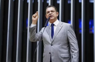 Ramagem ligou para “pedir desculpas” após fugir aos EUA, diz líder do PL