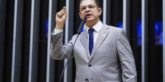 Ramagem ligou para “pedir desculpas” após fugir aos EUA, diz líder do PL