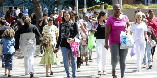Brasil atinge menor nível de pobreza e desigualdade em 30 anos, aponta Ipea