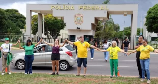 Jornal britânico diz que apoio a Bolsonaro se desfaz como espuma