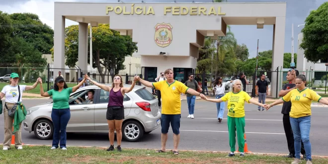 Jornal britânico diz que apoio a Bolsonaro se desfaz como espuma