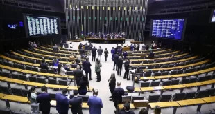 Negacionistas climáticos: seis deputados do Acre e os três senadores votaram para acabar com a Licença Ambiental