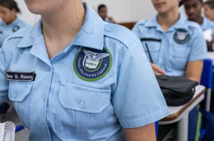 “Entrar na favela e deixar corpo no chão”: o canto dos alunos em escola cívico-militar no PR