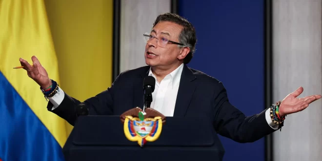 Petro levanta a voz contra a agressão de Trump à Venezuela