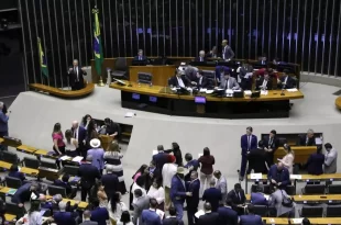 Restringe participação popular: Distrital misto - sistema eleitoral das elites