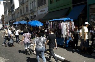 Mais da metade dos autônomos que já tiveram carteira assinada querem voltar para a CLT