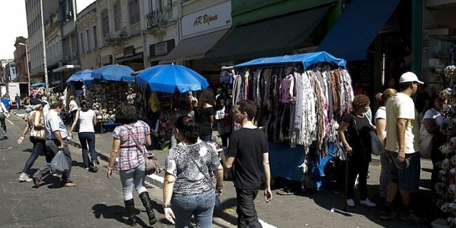 Mais da metade dos autônomos que já tiveram carteira assinada querem voltar para a CLT