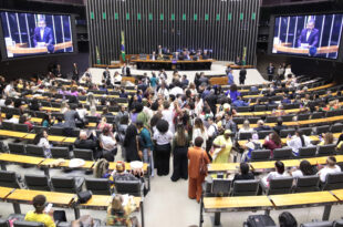 Câmara aprova aumento da prisão temporária e amplia regras para flagrante