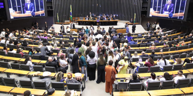 Câmara aprova aumento da prisão temporária e amplia regras para flagrante