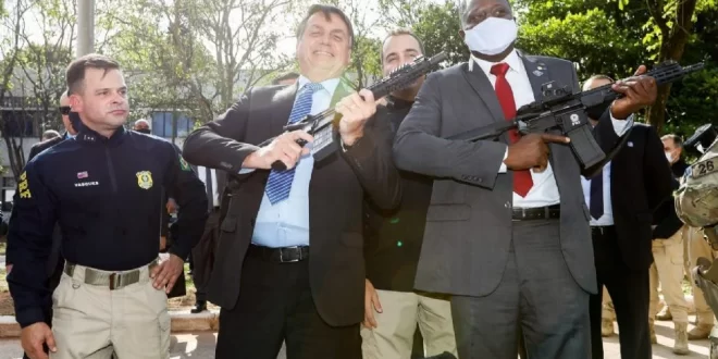 Bolsonarismo, mais do que CV e PCC, pode ser classificado como organização terrorista