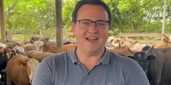 Cresce rejeição a candidatura de Carlos Bolsonaro em SC: “O povo não é gado”, diz prefeito do PL