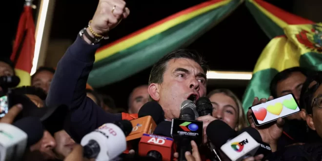 Rodrigo Paz assume presidência da Bolívia