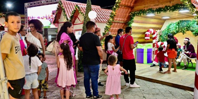 Casa do Papai Noel atrai centenas de crianças e anima noites natalinas no Palácio Rio Branco